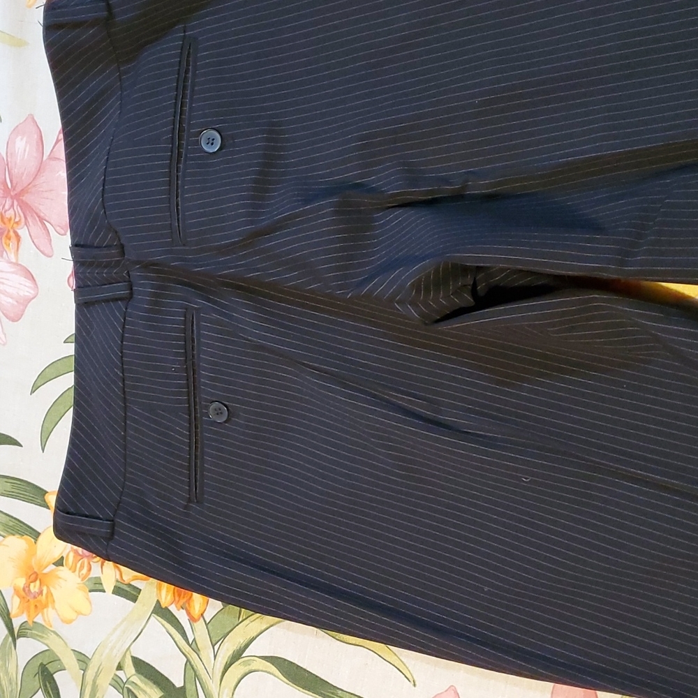 Cuffed short pinstriped pants - Picture 5 of 5